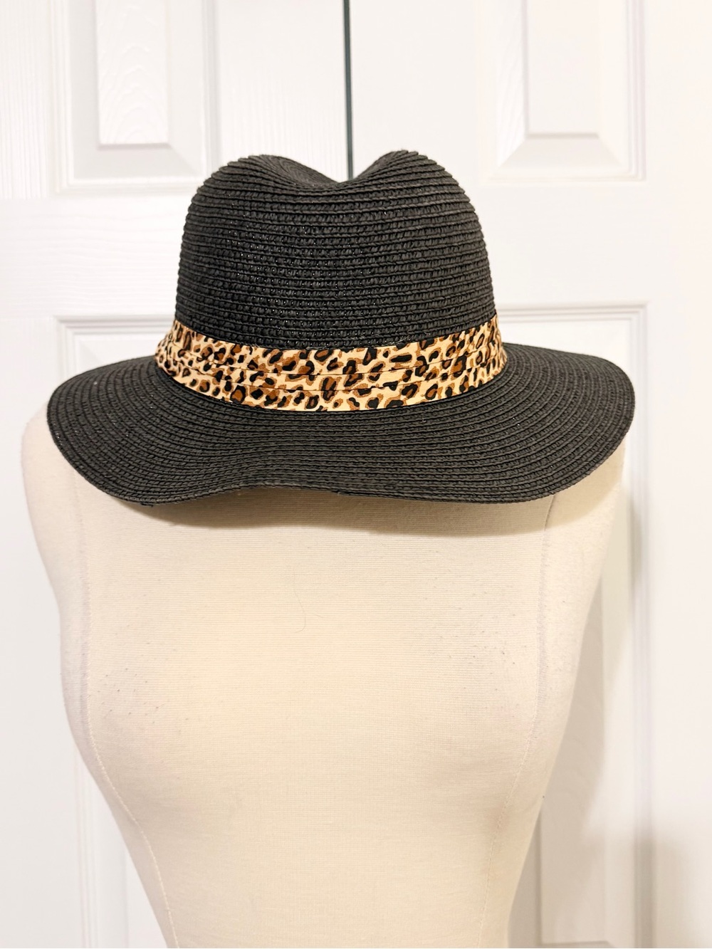 Black Straw Sun Hat with Leopard Band